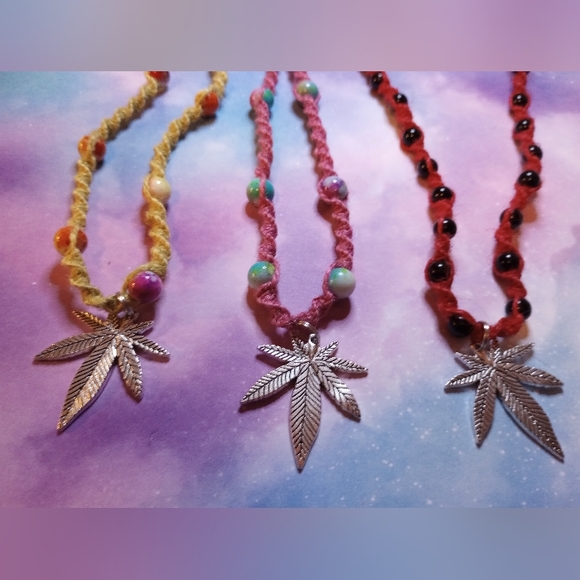 Handmade Hemp necklace with Pot leaf - Picture 3 of 3